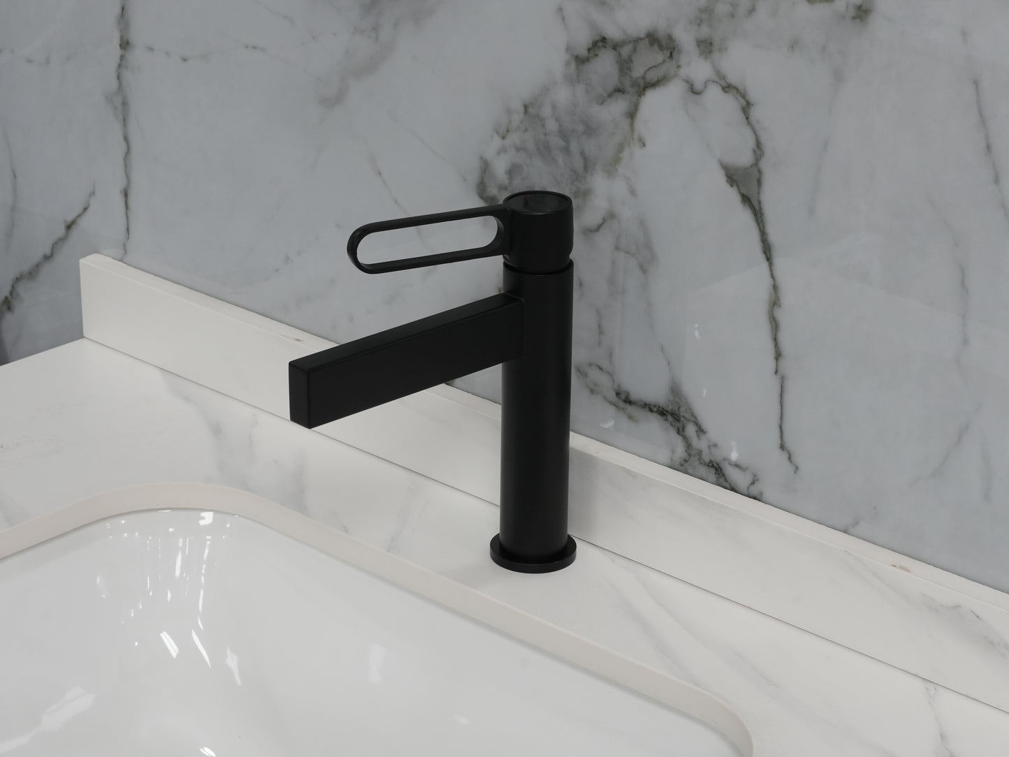 Grifo Monomando en Acero Inoxidable de Doble Temperatura con Altura Baja para Baño - Acabado Negro Mate