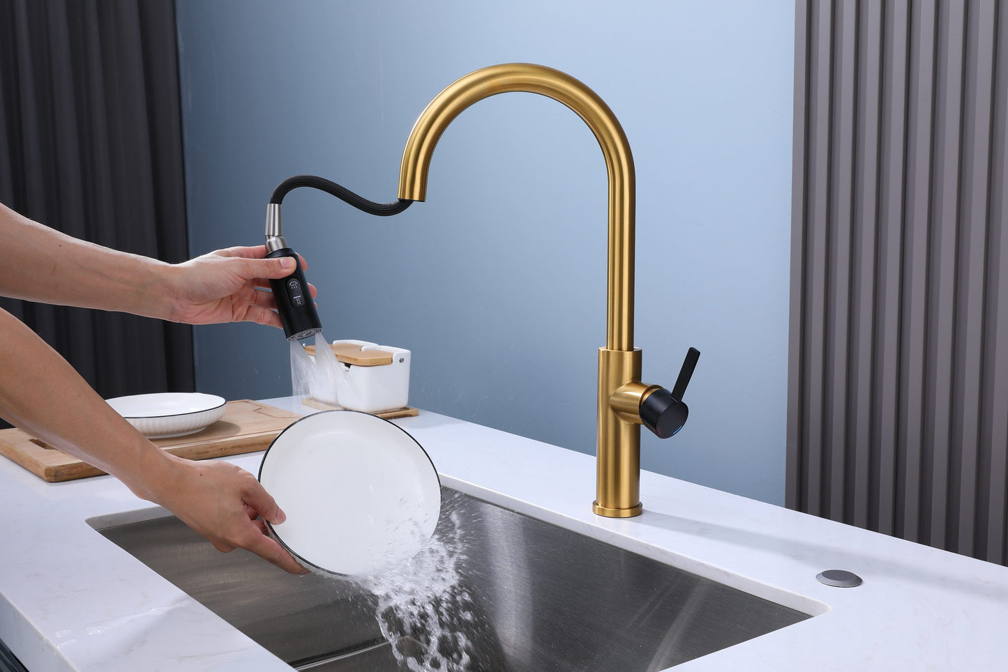 Grifo Monomando GASCO para Fregadero con Cuello Extensible - Acabado Dorado con Negro