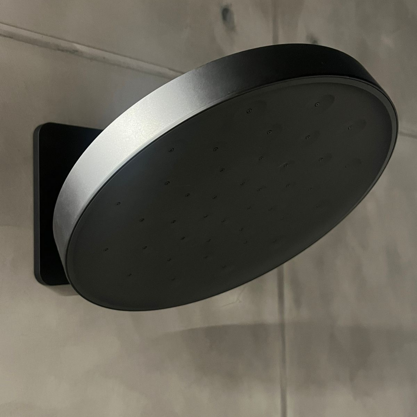 Ducha de Pared Minimalista Redonda de 12" en ABS (Negro Mate)