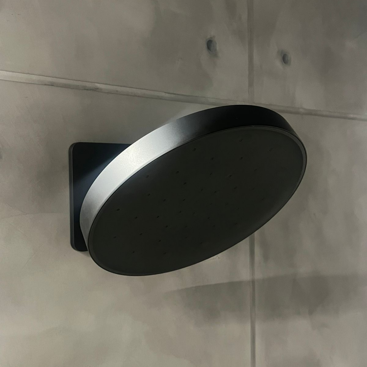 Ducha de Pared Minimalista Redonda de 12" en ABS (Negro Mate)